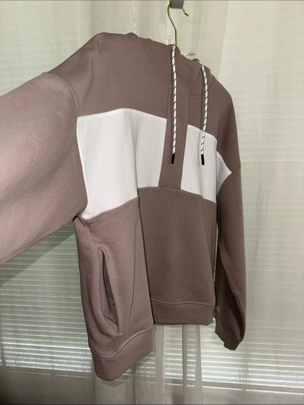 PELOTON L Anorak Color Block Tan White Snap Front Graphic Back Sweatshirt Hoodie - Picture 5 of 12